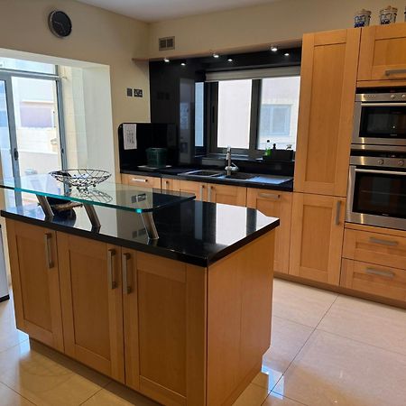 Spacious Luxurious Apartment With Seaview Mellieha Bagian luar foto