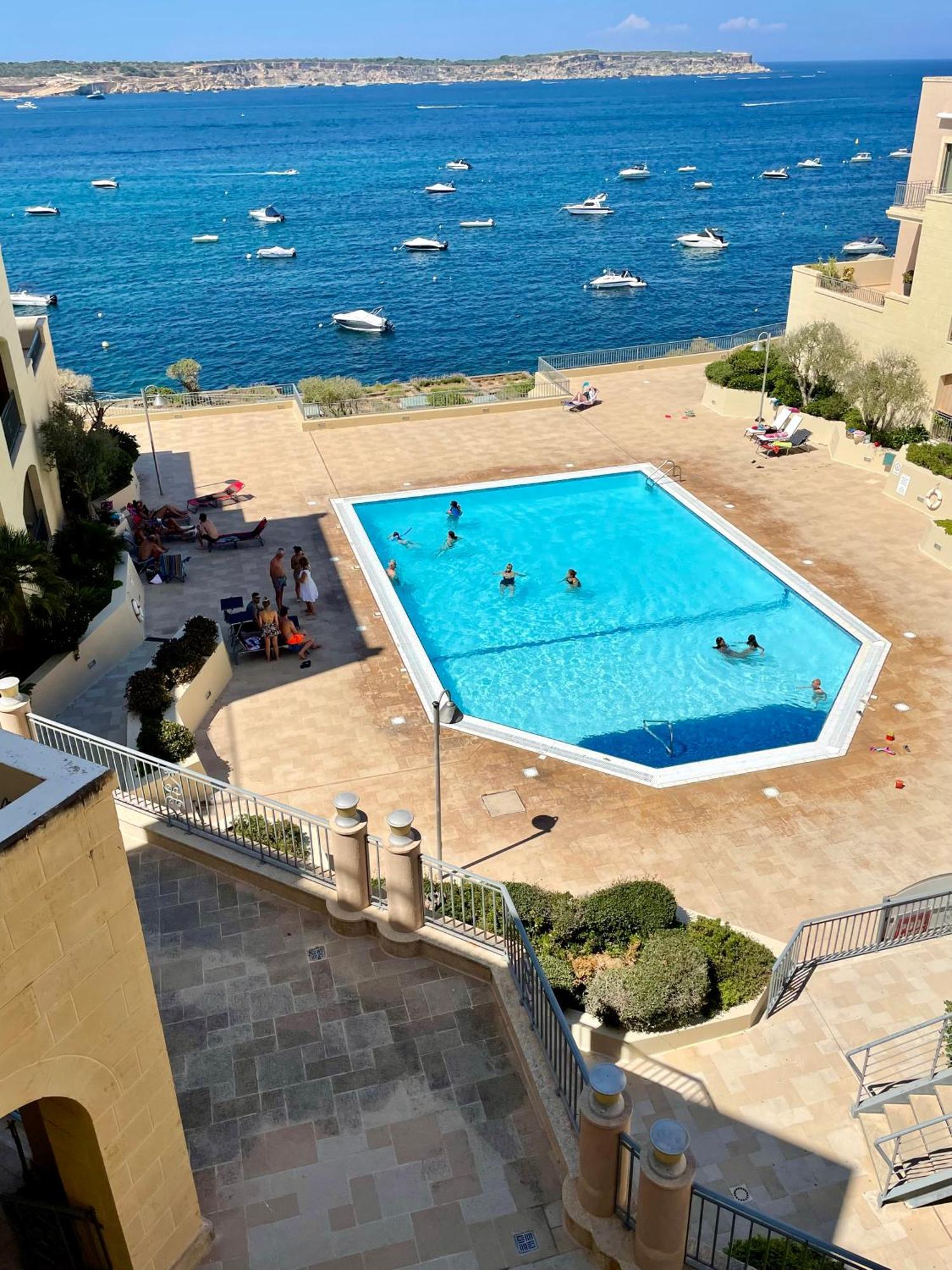 Spacious Luxurious Apartment With Seaview Mellieha Bagian luar foto