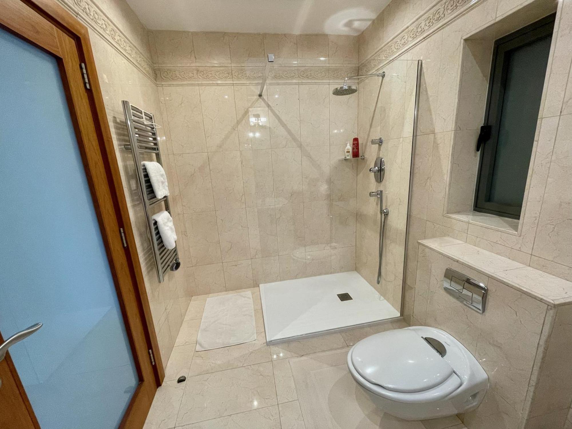 Spacious Luxurious Apartment With Seaview Mellieha Bagian luar foto