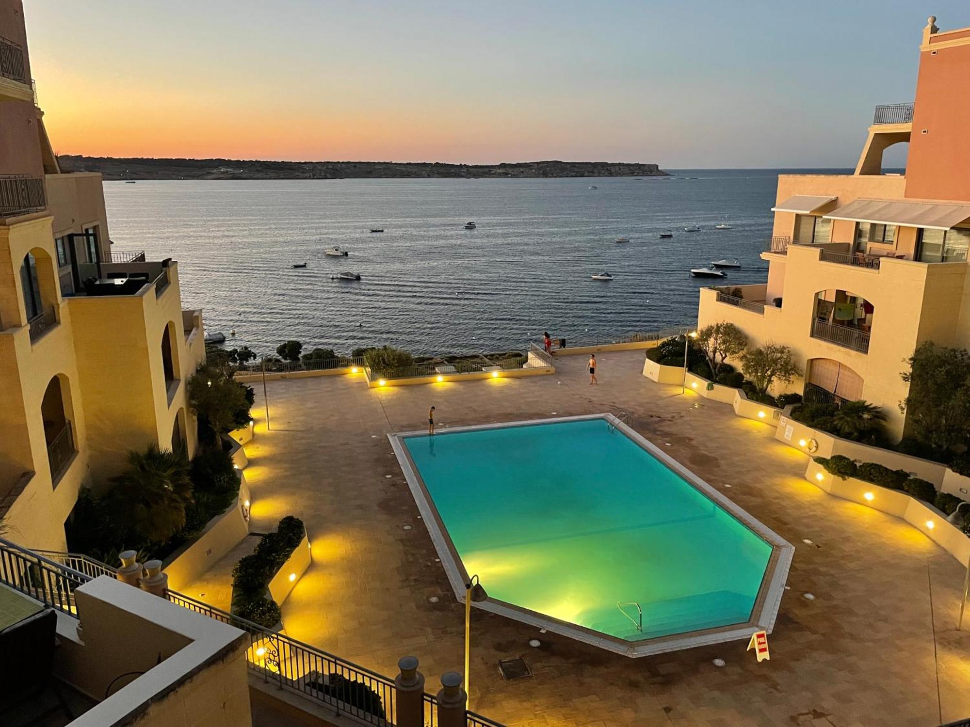 Spacious Luxurious Apartment With Seaview Mellieha Bagian luar foto